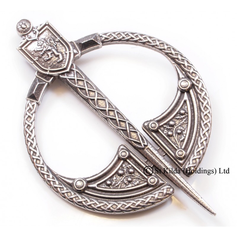 Rampant Lion Penannular Plaid-Brosche